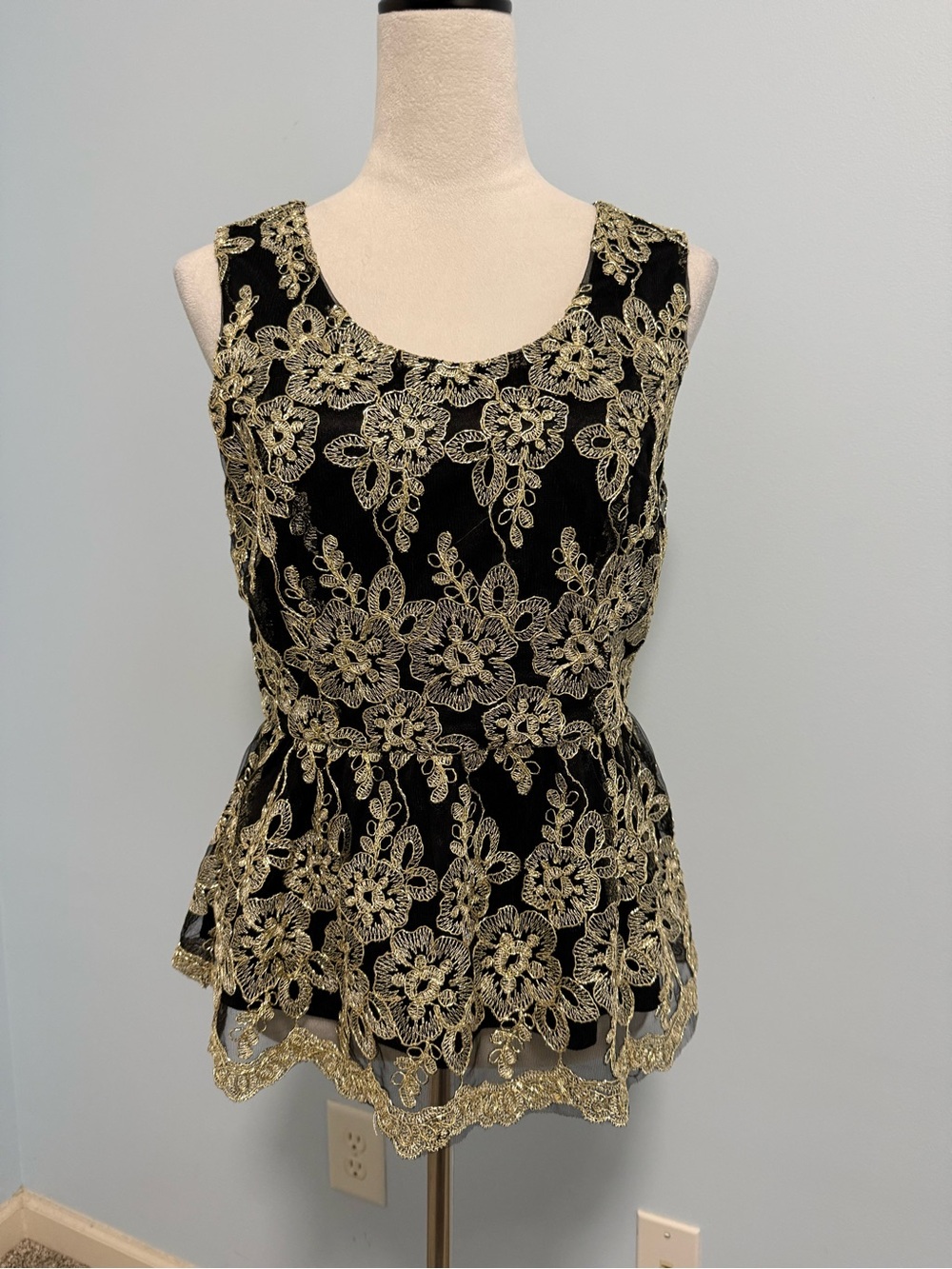 NWT Blue Rain Francesca’s Black Gold Embroidered Lace Peplum Top Size L